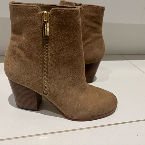 Tan Michael Kors Ankle Booties- like new! Size 7 - Picture 5 of 10
